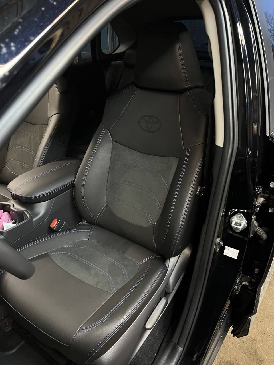 SUV rear — ECO leather and alcantara