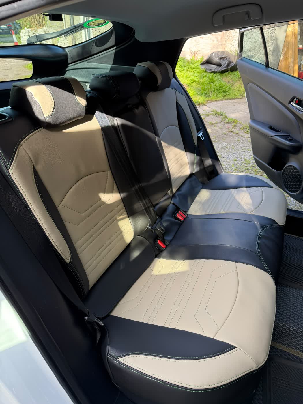 Two-tone ECO leather, black and beige (3 of 5)