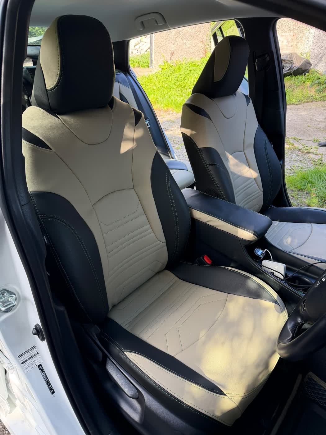 Two-tone ECO leather, black and beige (4 of 5)