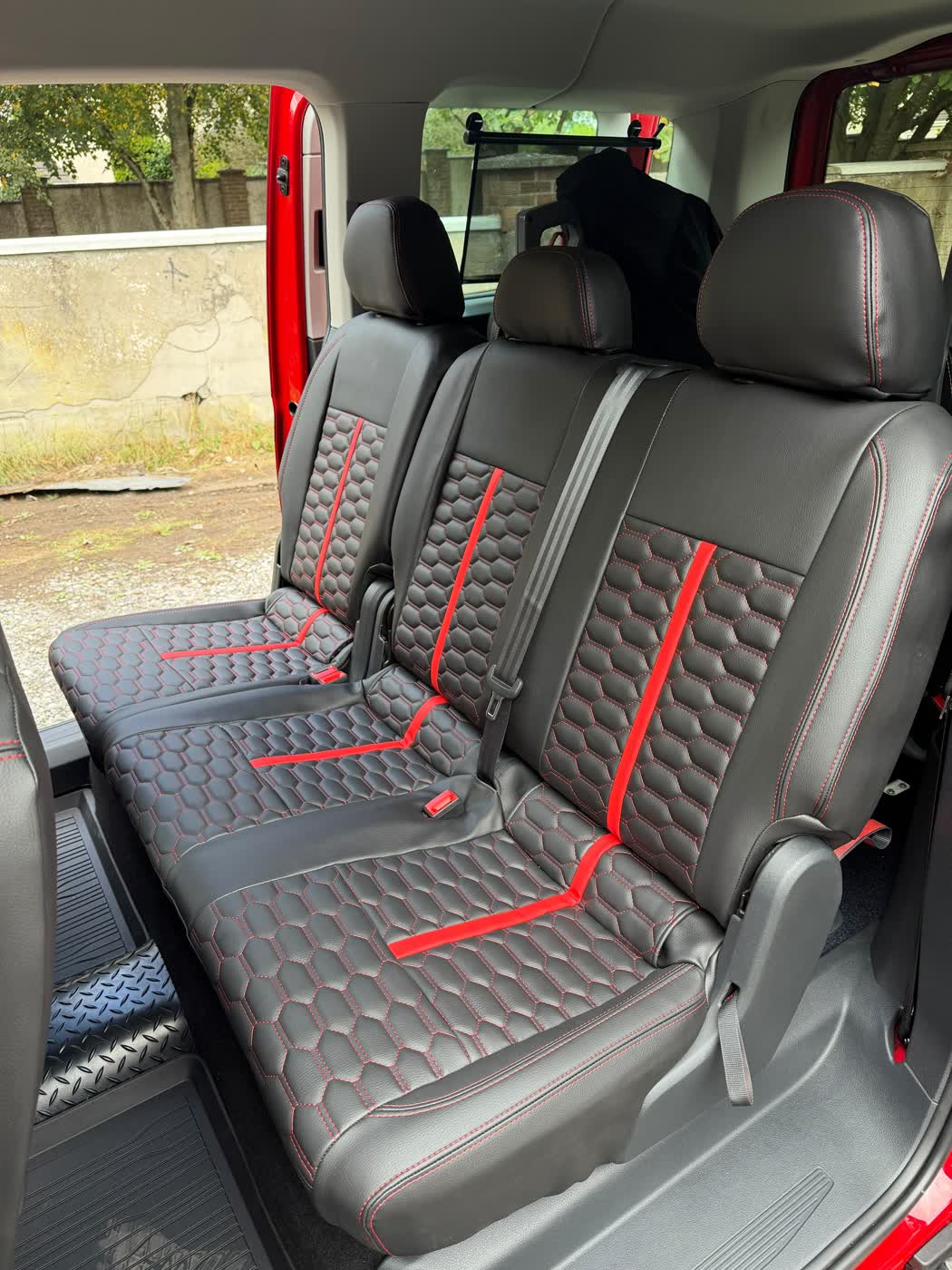 ECO leather honeycomb with red stripe and red stitching (6 of 12)