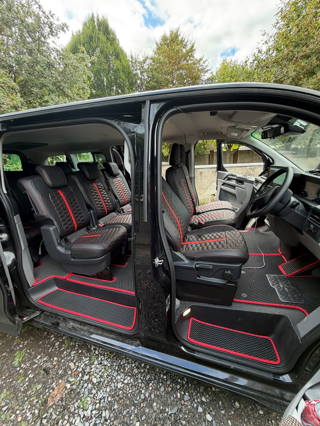 ECO leather honeycomb with red stripe and red stitching (8 of 12)